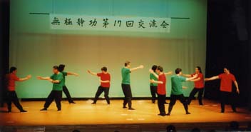 本部火曜日夜中級教室「活歩托天掌及び大転環の応用」